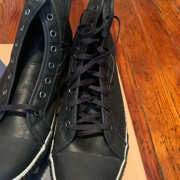 NEW Tretorn Black Leather High-Top Sneakers Classic Design - Picture 7 of 7